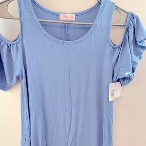 • cold shoulder top •